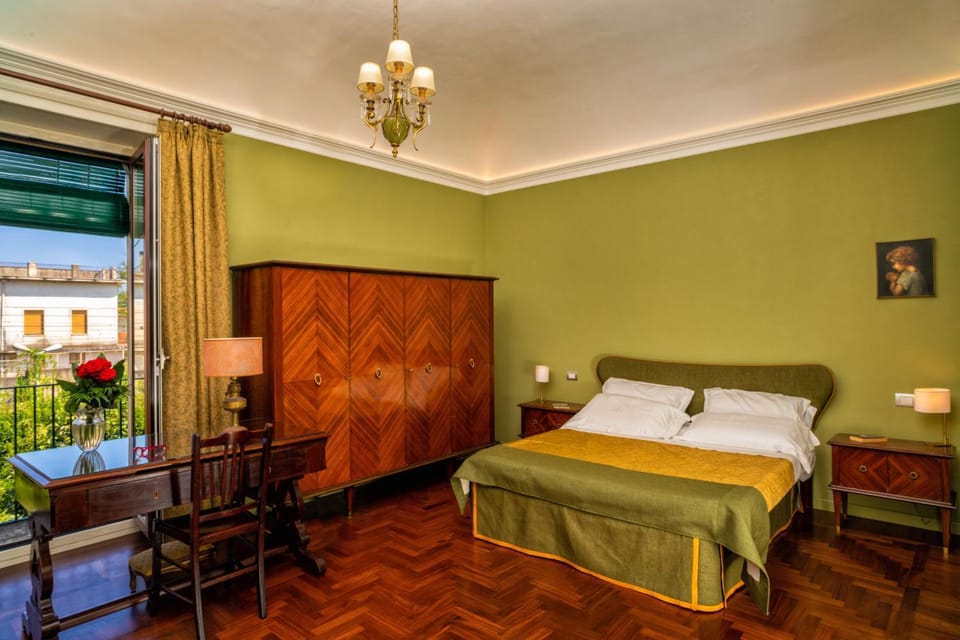 Bed, Photo of the whole room
