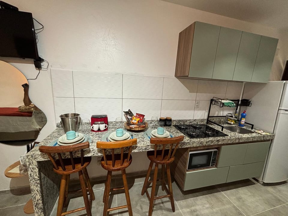 Kitchen or kitchenette, Dining area, oven, stove