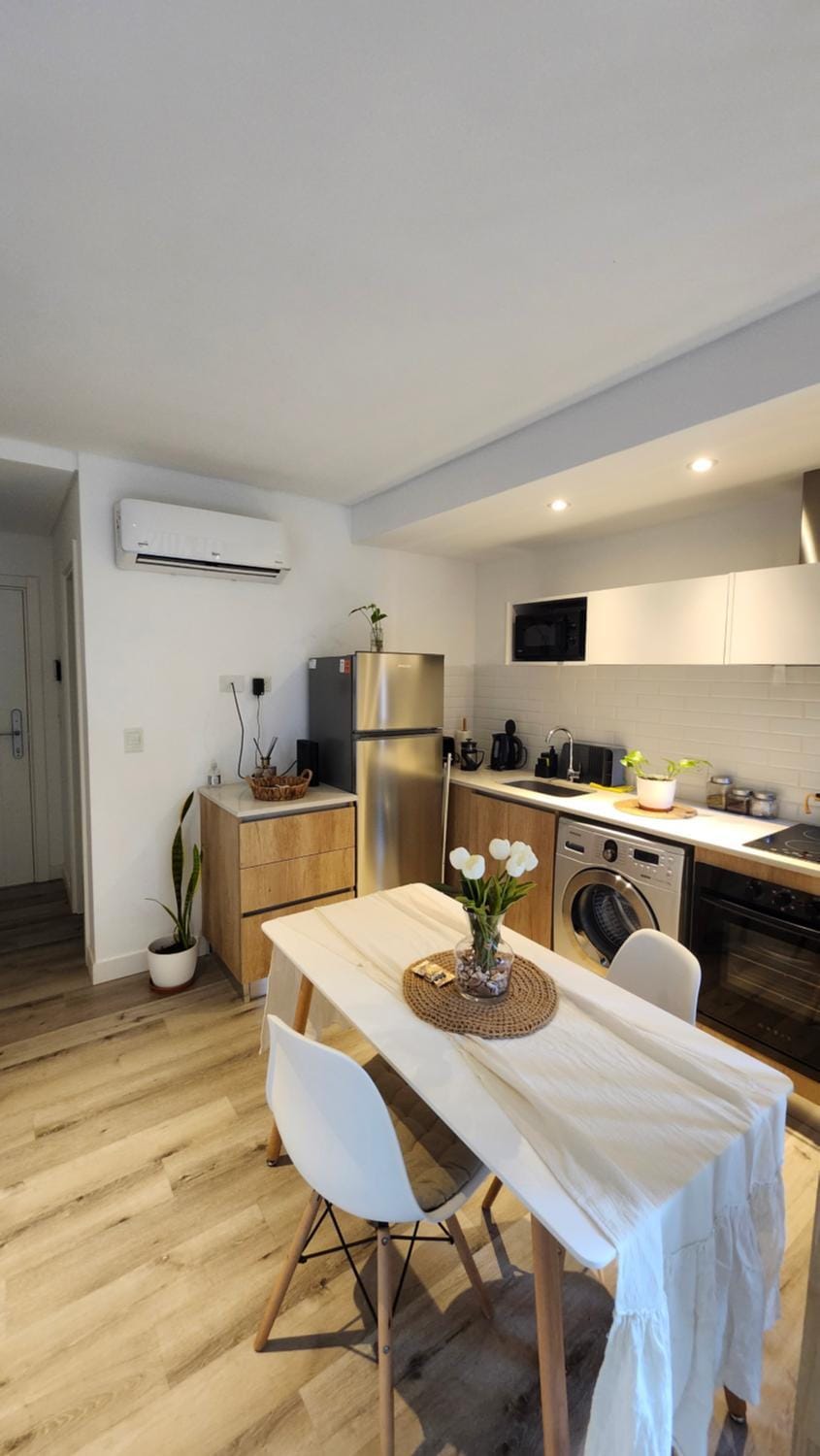 Kitchen or kitchenette, Dining area, air conditioner