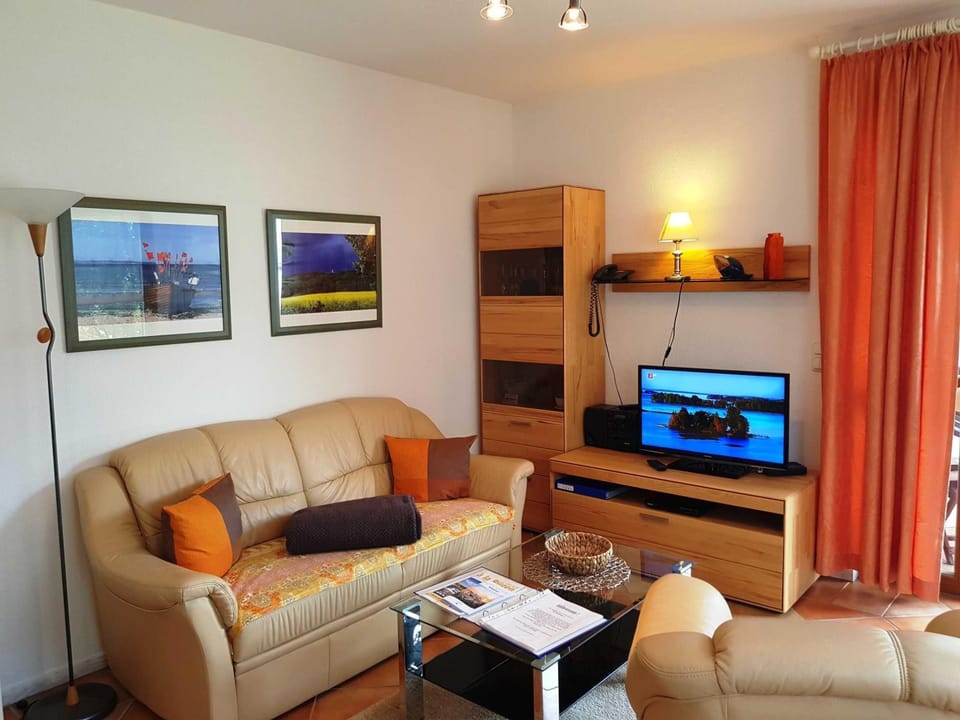 Fewo 1 im Fischerhaus mit Wintergarten und Terrasse Apartment in Sellin