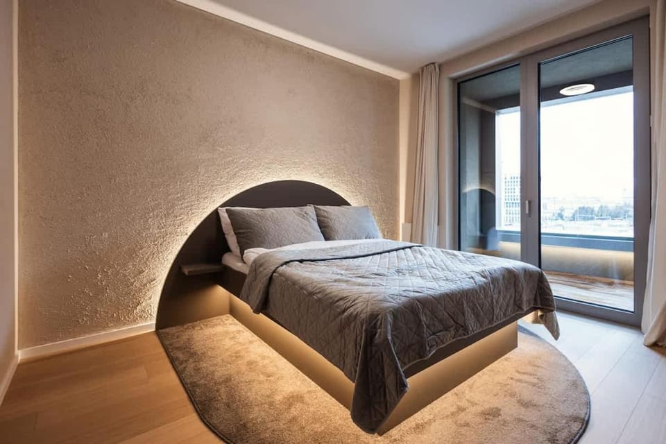 Bed, Photo of the whole room, Seating area, Bedroom
