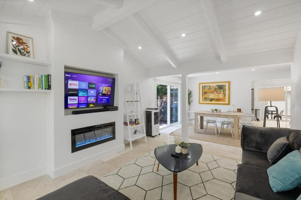 Communal lounge/ TV room, Living room