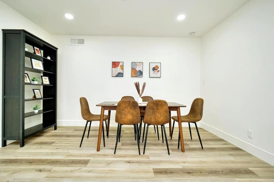 Seating area, Dining area