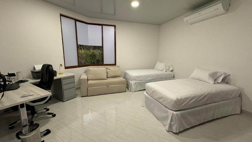 Bed, Photo of the whole room, Bedroom, air conditioner