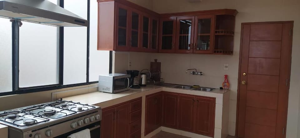 Kitchen or kitchenette, dishwasher, minibar, oven, stove
