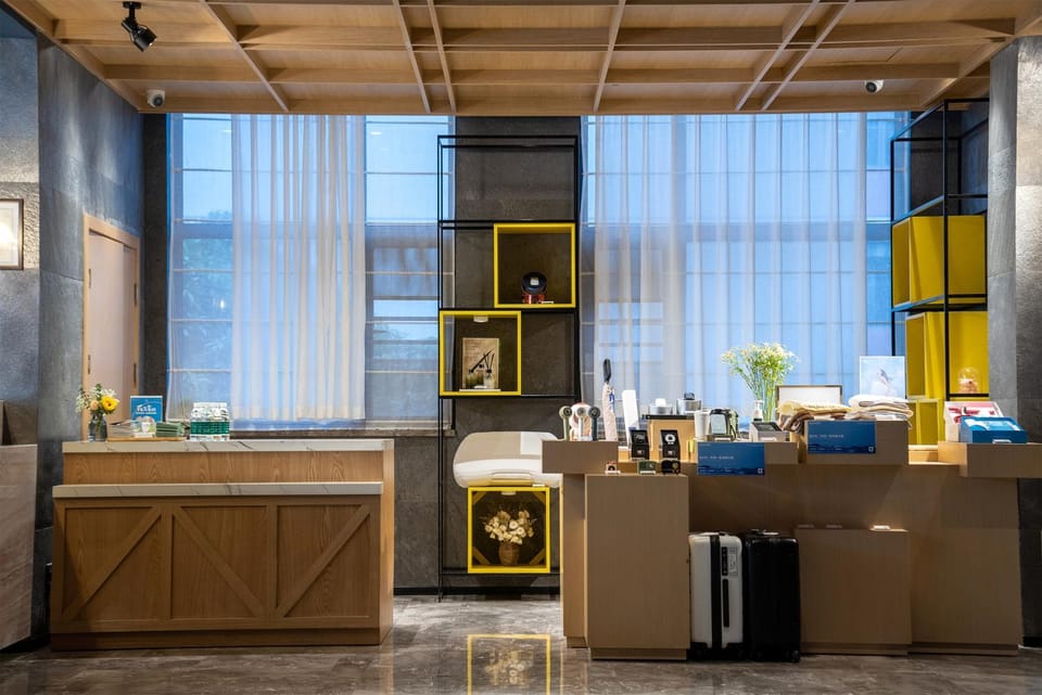 Coffee/tea facilities, Food and drinks