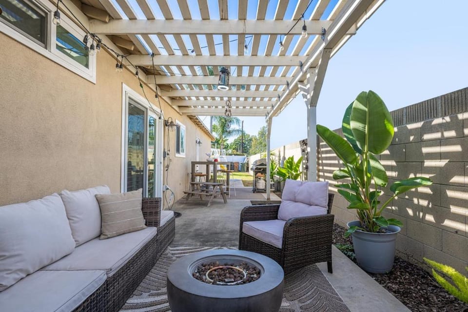 The 3BR-2BA Extended Stay Oasis in Anaheim House in Anaheim