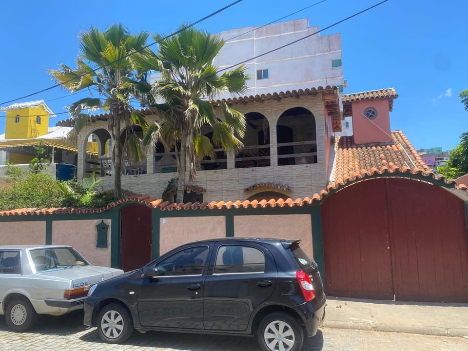 Property building, Location
