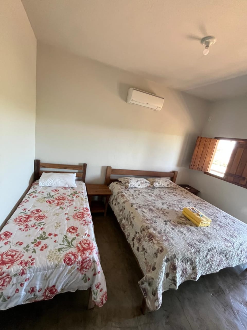 Bed, Photo of the whole room, Bedroom, air conditioner