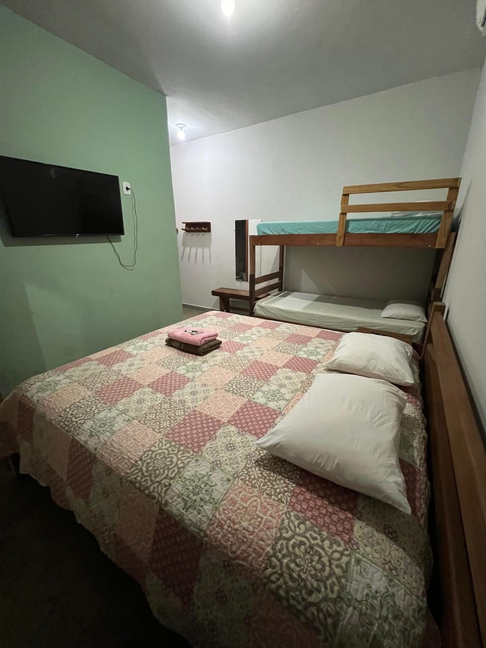 Bed, TV and multimedia, Photo of the whole room, Bedroom, bunk bed
