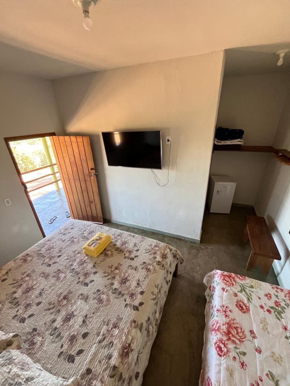 Bed, TV and multimedia, Photo of the whole room, Evening entertainment, Bedroom, towels