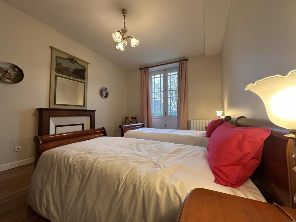Maison de charme avec grand jardin, au cœur d'un village proche de Nevers - FR-1-489-556 House in Auvergne-Rhône-Alpes