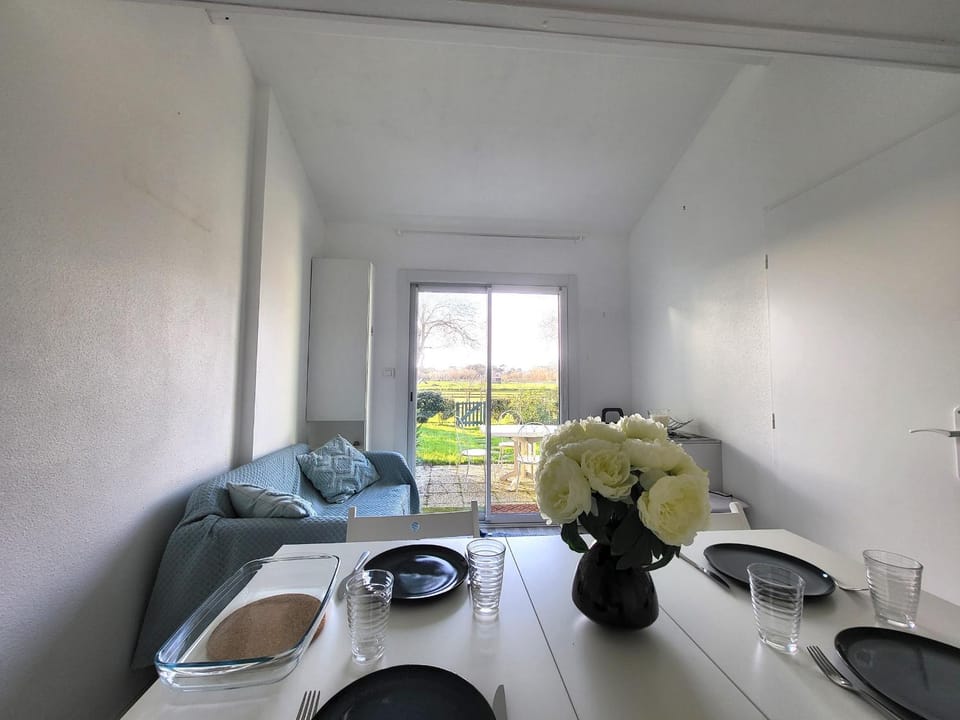 Maison rénovée près de la mer avec 2 piscines, parking et animaux acceptés House in Pornic