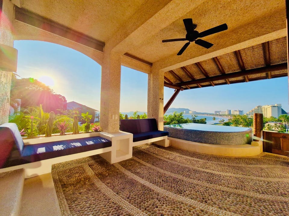 Natural landscape, Hot Tub, Balcony/Terrace, Mountain view, Pool view