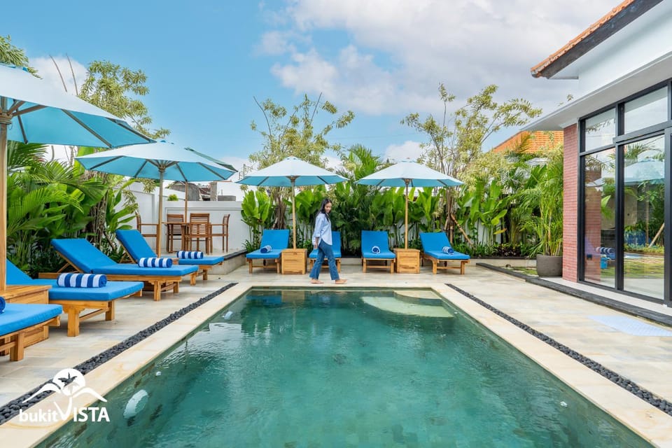 Day, Swimming pool, sunbed