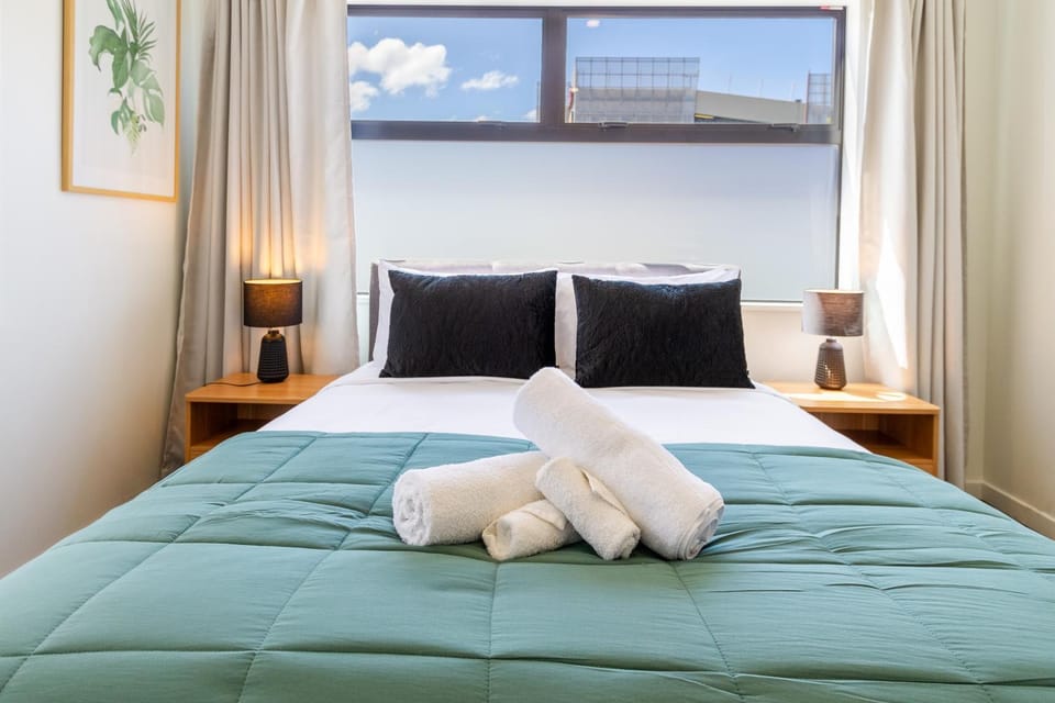 Bed, Decorative detail, Bedroom, towels
