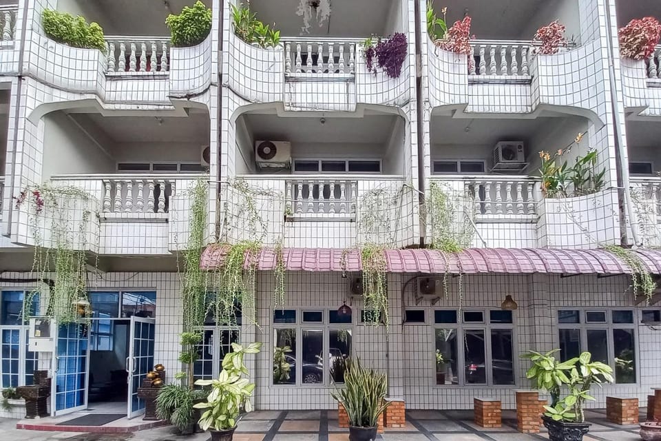 Facade/entrance