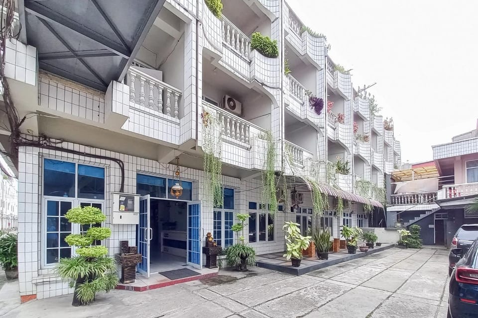 Facade/entrance