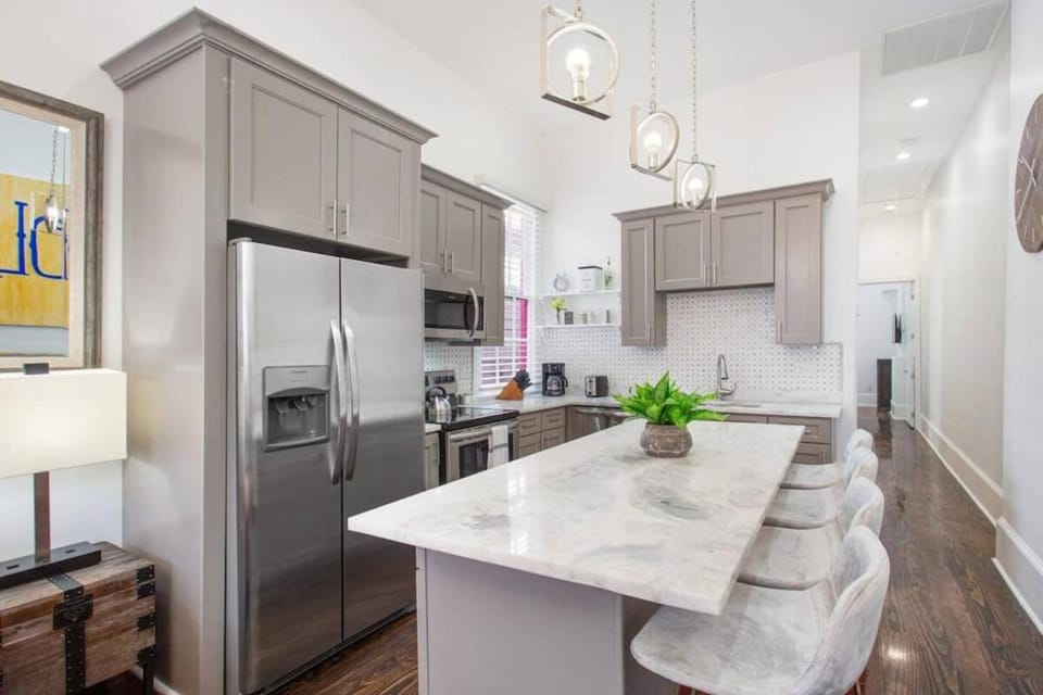 Easy Access to Canal Street Car Near French Quarter House in New Orleans