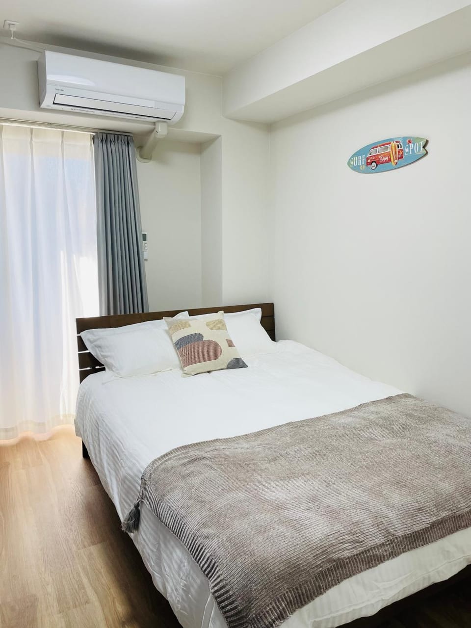Bed, air conditioner