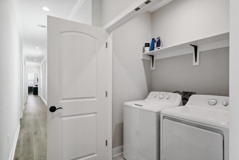 Gorgeous Brand new 5BR with parking! House in New Orleans