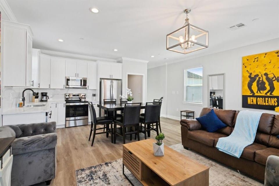 Gorgeous Brand new 5BR with parking! House in New Orleans