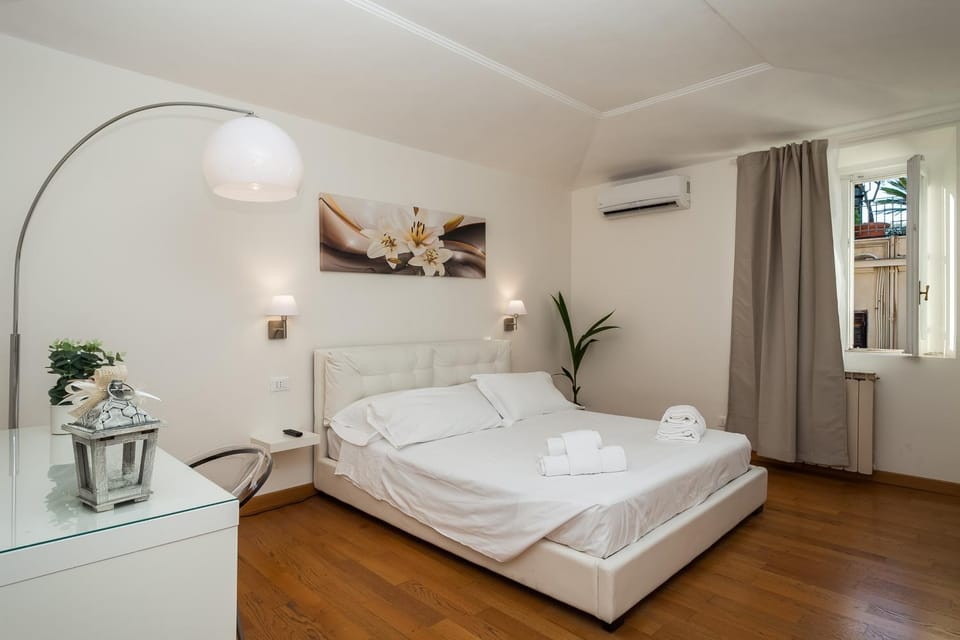 TV and multimedia, Bedroom, City view, Landmark view