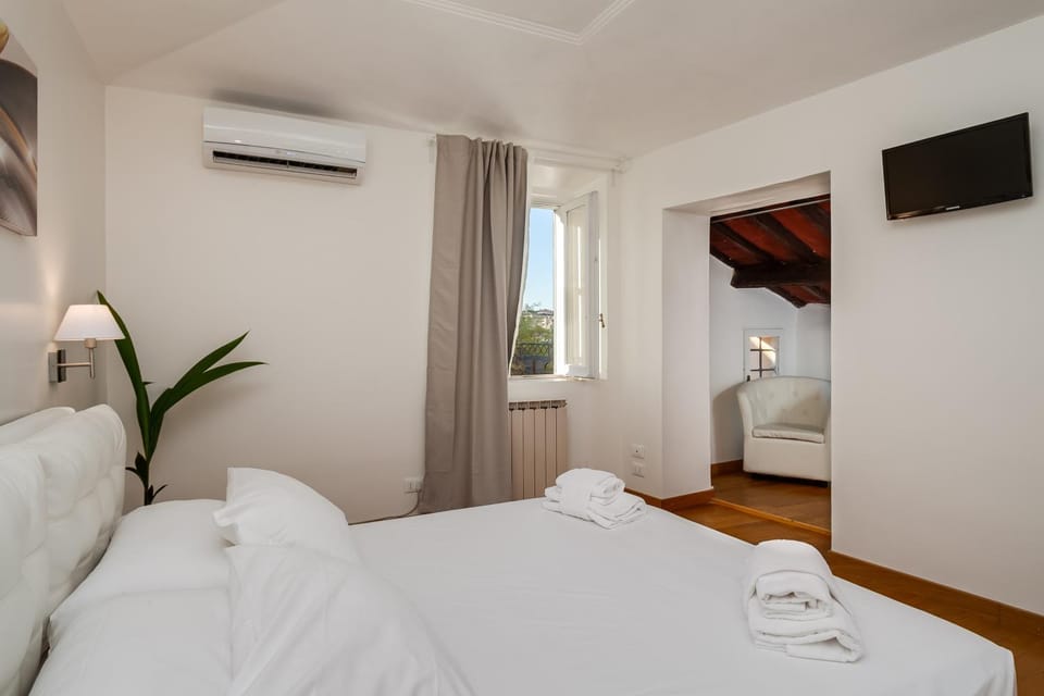 Nearby landmark, TV and multimedia, Bedroom