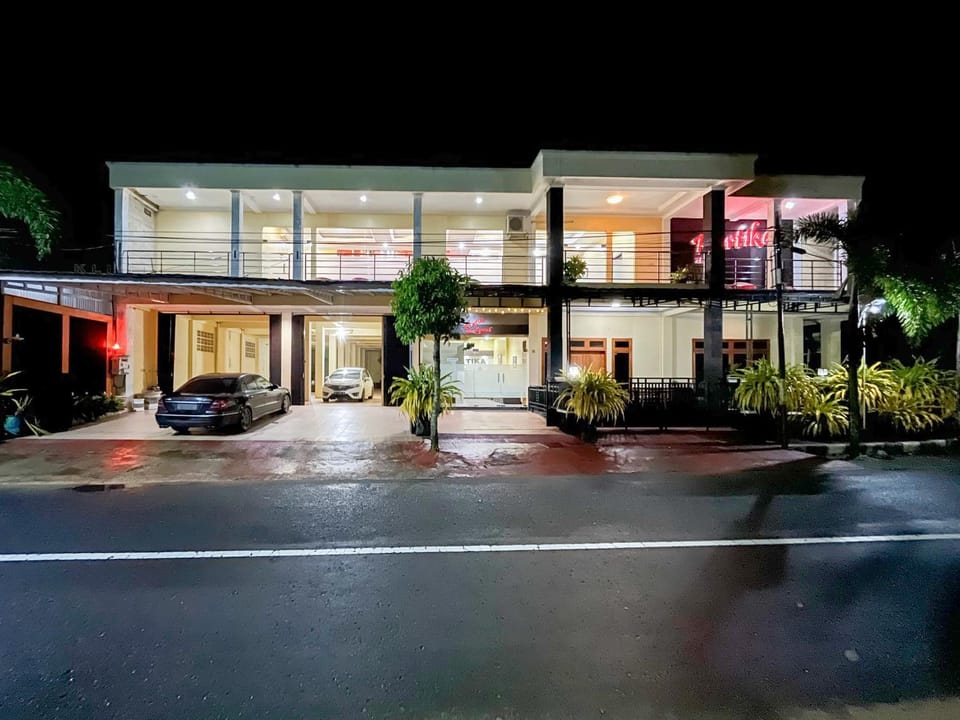 Facade/entrance