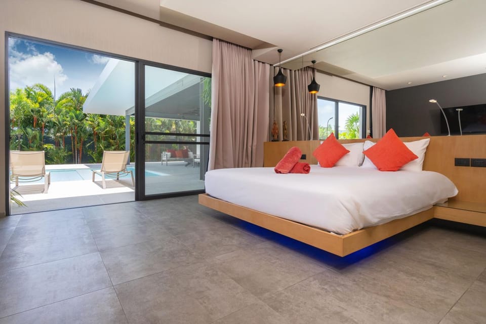 Bed, View (from property/room), Photo of the whole room, Bedroom