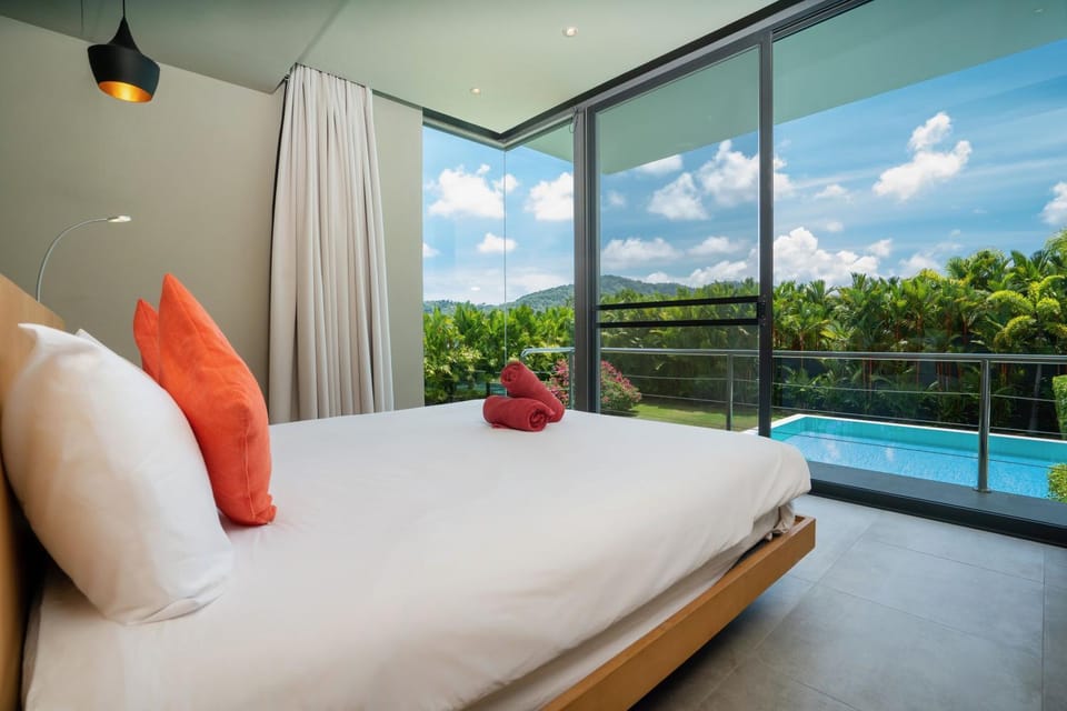 Bed, Day, Photo of the whole room, Bedroom, Pool view
