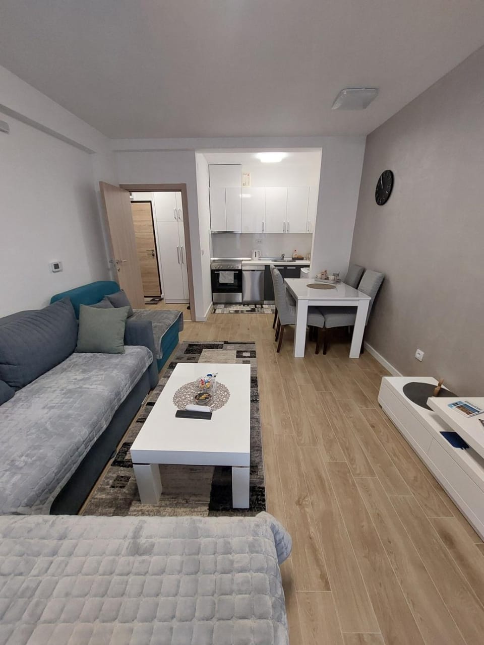 Kitchen or kitchenette, Living room, Dining area