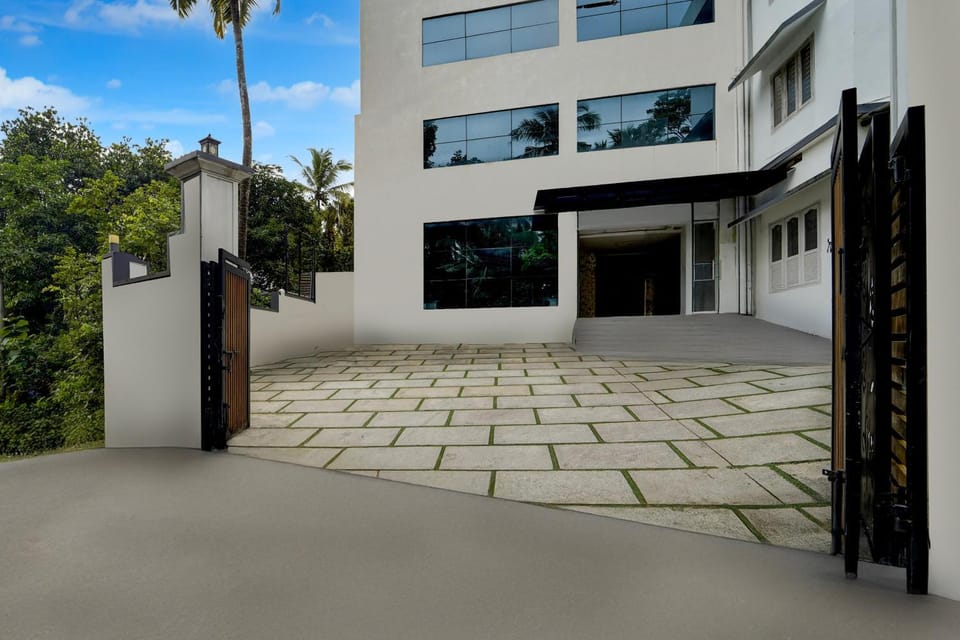 Facade/entrance