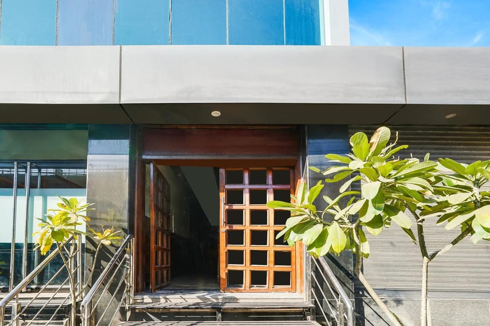 Facade/entrance