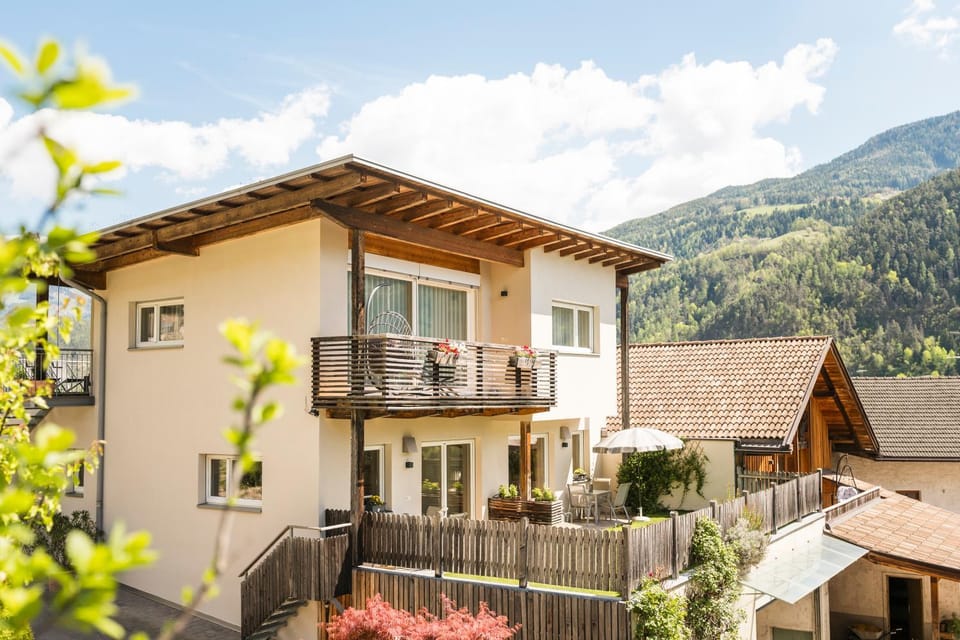 Property building, Spring