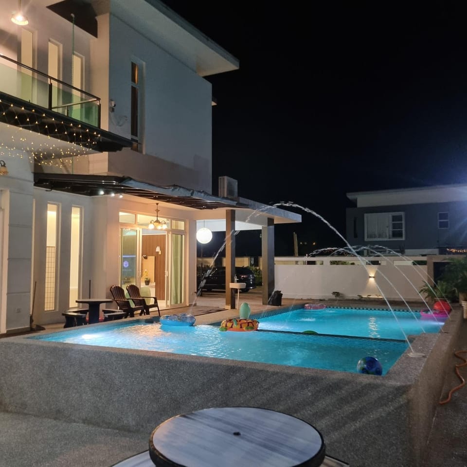 Property building, Swimming pool