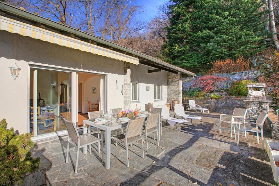 Property building, BBQ facilities, Balcony/Terrace, Dining area, sunbed