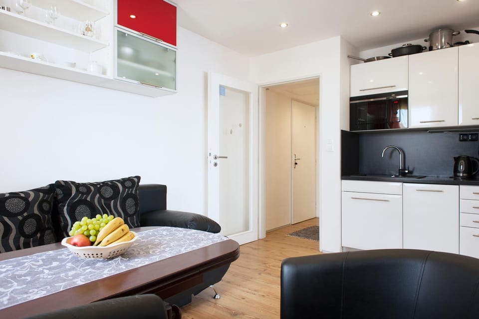 Kitchen or kitchenette, Living room