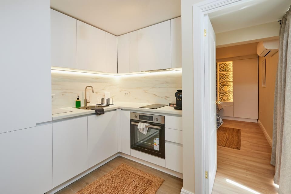 Kitchen or kitchenette, oven, stove