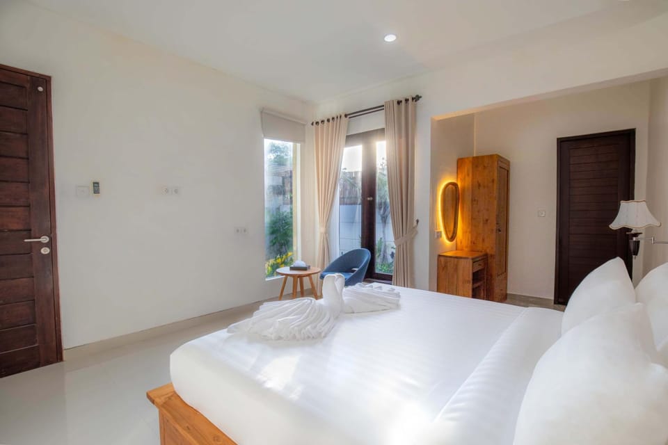 Bed, Bedroom, Garden view
