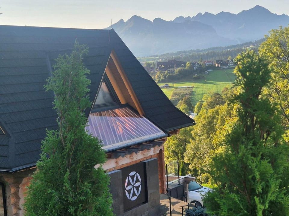 Property building, Day, Natural landscape, Mountain view