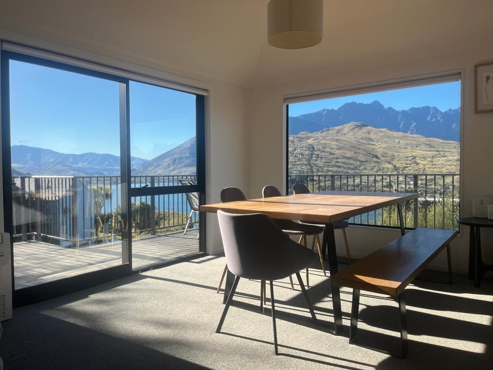 View (from property/room), View (from property/room), Living room, Dining area, Lake view, Mountain view