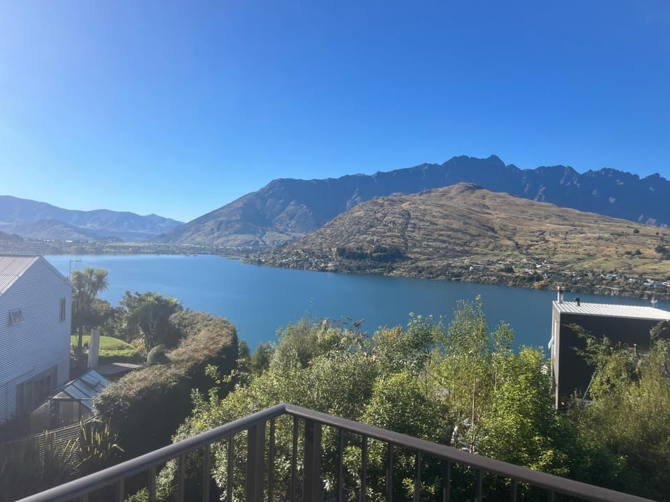 View (from property/room), Balcony/Terrace, Lake view, Lake view, Landmark view, Mountain view, Mountain view