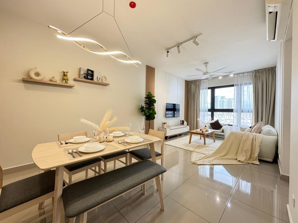 TV and multimedia, Living room, Seating area, Dining area, air conditioner