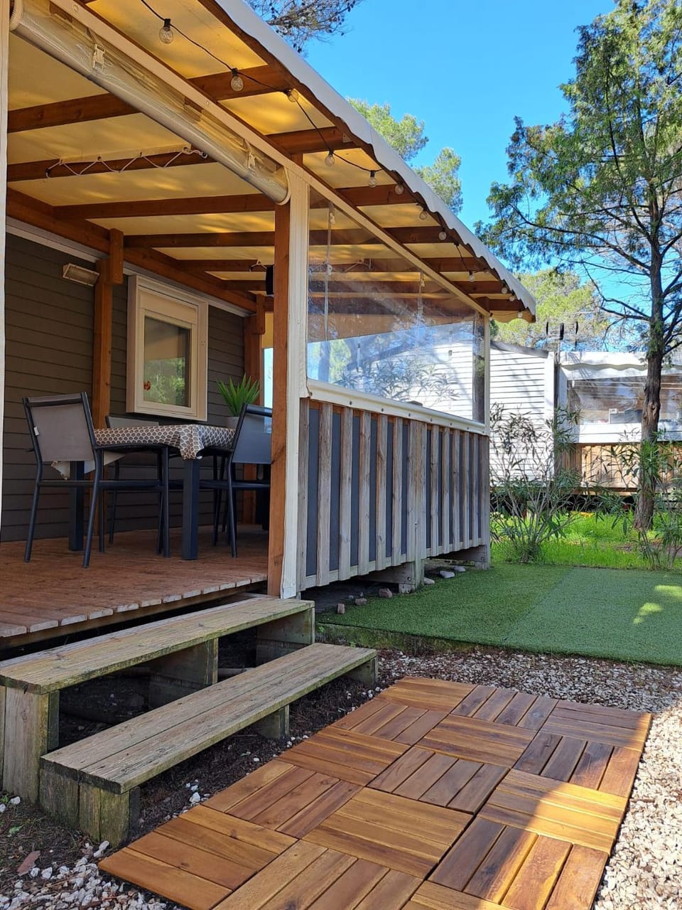 MOBIL-HOME tout confort Oasis village 5 étoiles House in Roquebrune-sur-Argens