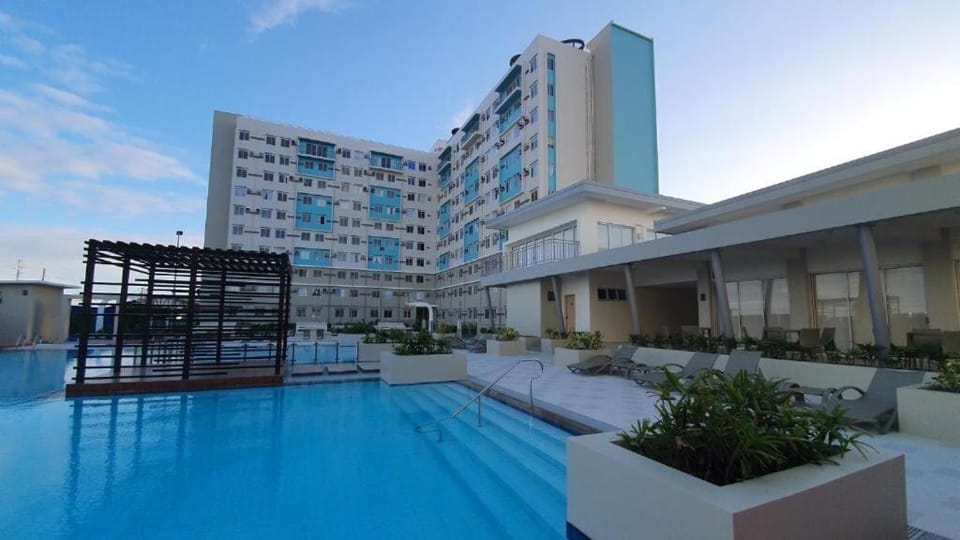 Property building, Day, Pool view, Swimming pool