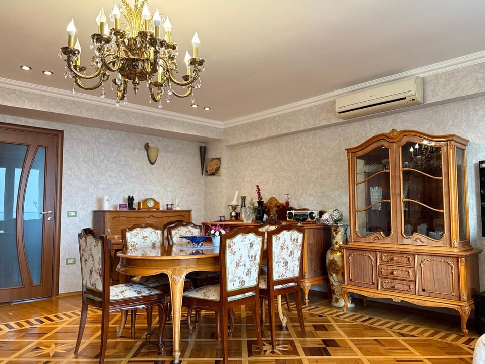 Living room, Dining area, air conditioner
