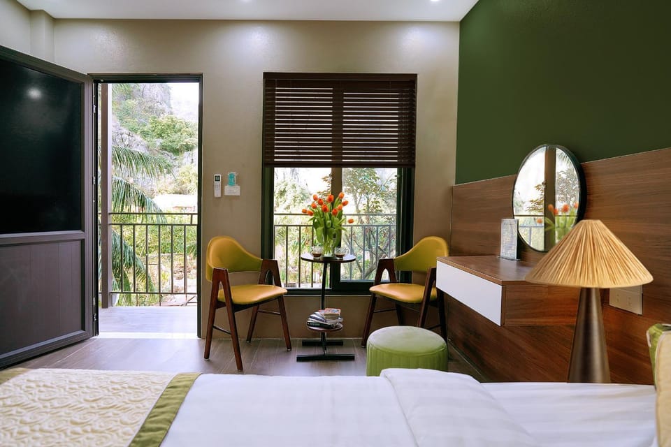 Bed, View (from property/room), Balcony/Terrace, Seating area, Bedroom