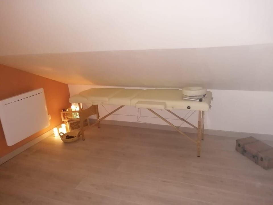 Loveroom himeros, gîte de charme avec spa House in Normandy