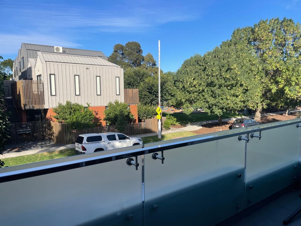 Neighbourhood, View (from property/room), Parking